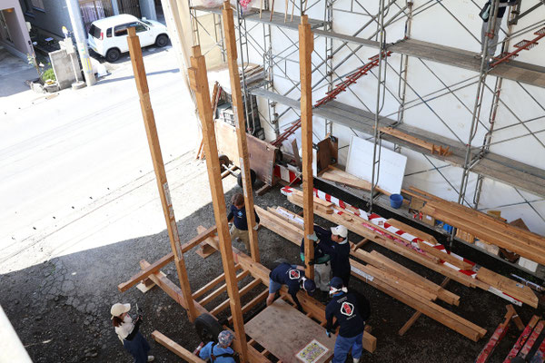 6月28日(日)  柱立て作業中①