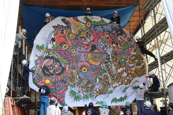 7月19日(日)　絵張り作業②　鏡絵「加藤清正虎退治」