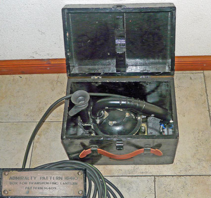 Morse Lamp. Maritime signal light for used the morse code. Complete in transport box. With Dutch maintenance stamp. Used in the Netherlands on Zwaardvis class submarine. 