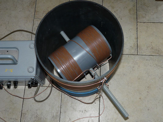 Wrapped on 31 cm pipe. Vario meter700 to 950 uH. Made for 475 kHz Antenna.