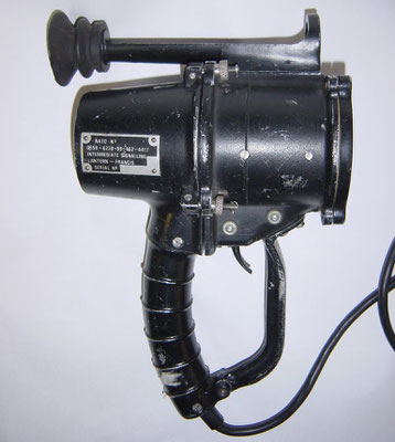 Morse Lamp. Intermediate Signalling Lantern - Francis. The Francis 68mm handheld signalling light is used on smallcraft for ship to ship and ship to shore signalling utilizing Morse code. 