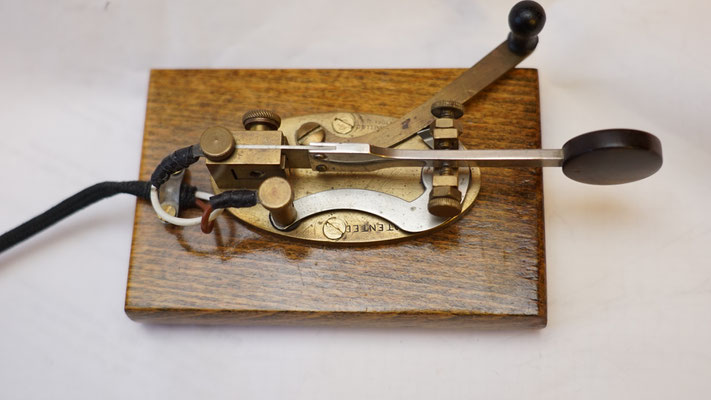 J.H. Bunnell & CO New york U.S.A.  The Double Speed Telegraph Key. DSK. Style W. 1904.  Sideswiper / Cootie key.