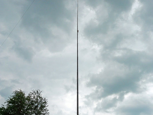 160 meters vertical. 14 meters long 150 µH coil at 8 meters from feeding point.