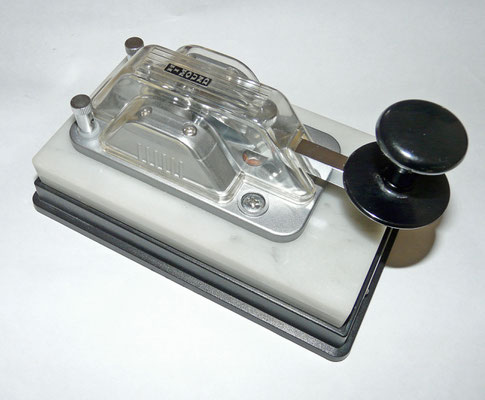 HI-Mound Telegraph key HK-710. With a heavy marble base. Made by HI-Mound Electro CO. LTD (a)