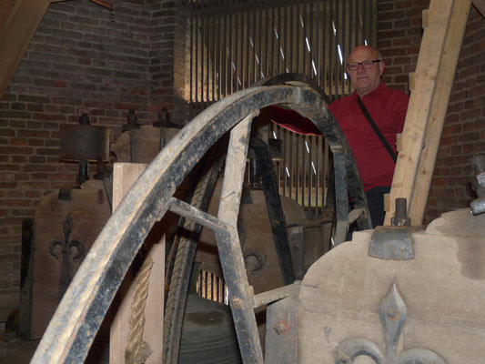 Jan met Hans in de toren bij de klokken