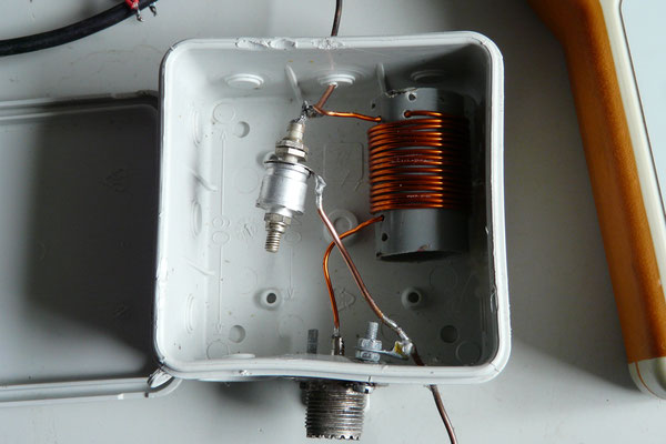 Capacitor and coil. For 20 meter half wave antenna.