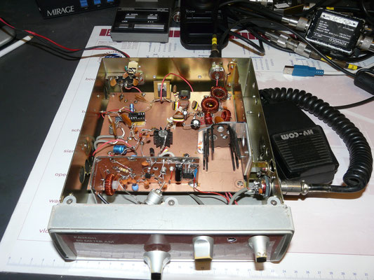 The "hatch" A Transformerless 10 Watt AM Transmitter for 80 meters.  Made in old cb box