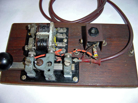 Key. WT 8AMP No2. Marked LMK. Sounder with Key dated 1940. Made by E.T. Ltd.