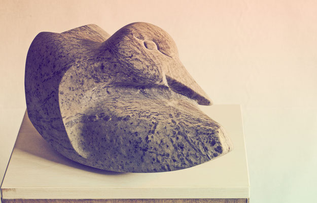 Schlafende ente / schwarzer Alabaster / Anna Erdin