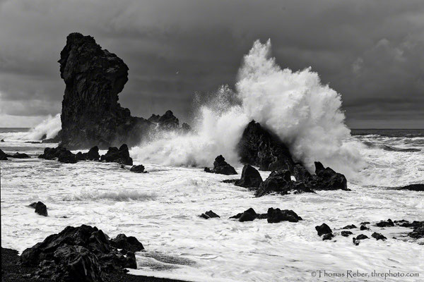 Iceland, wave crashing