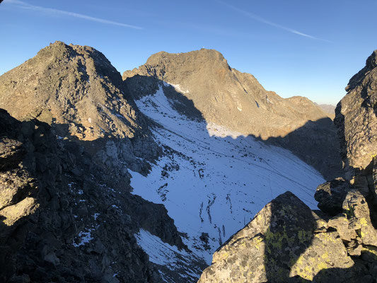 am Grat ein wunderschöner Blick auf den Piz Sesvenna mit dem Gletscherbecken