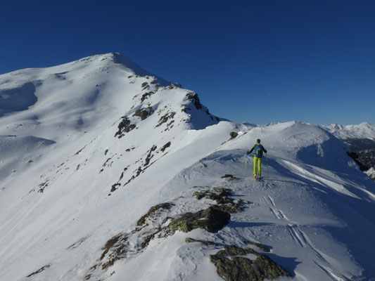 über den Grat, welcher im Sommer einfacher ist als mit den Skiern