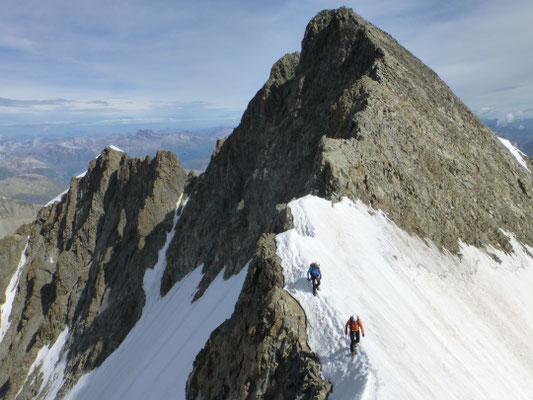 nun ging es abwechselnd im Fels und Schnee weiter