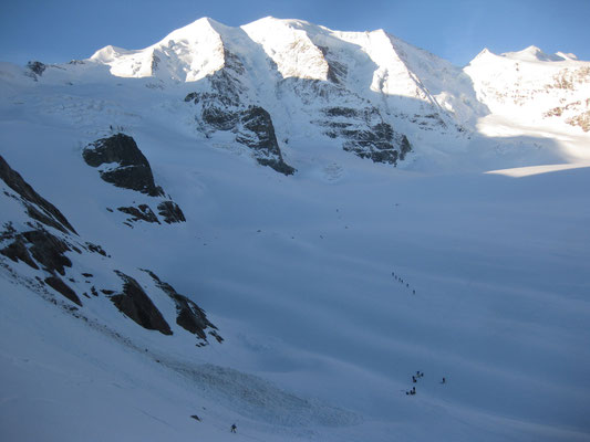 Franz in der ersten Abfahrt, am Gletscher schon reichlich Bewegung