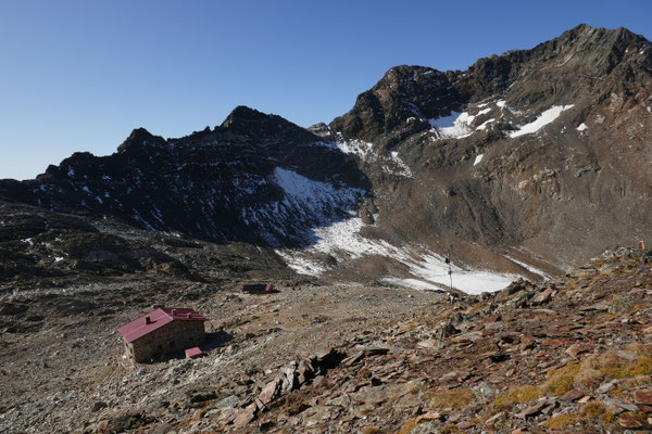 vorbei an der Rieserfernerhütte, wo wir uns einen guten Kaffee gönnten