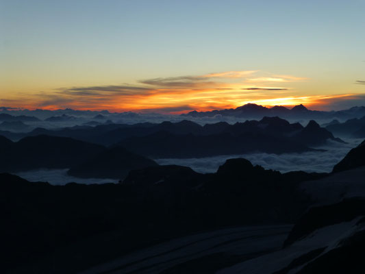 Nach dem Zustieg zum Felsen kam die ersehnte Sonne