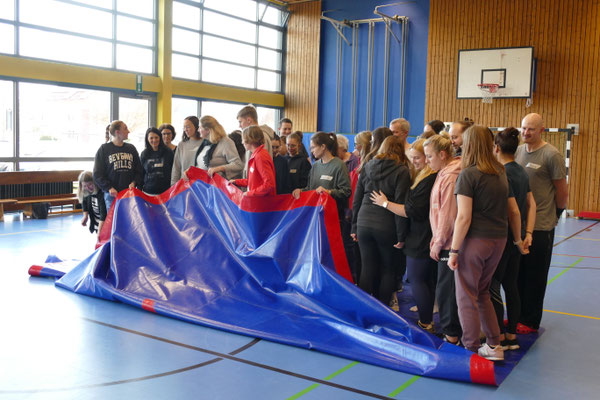 Die Manege wird entfaltet