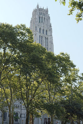 Riverside Church, NYC, NY, USA. Canon EOS 80D, EF-S24mm f2.8STM, f/3.5, 1/400 s, 100 ISO