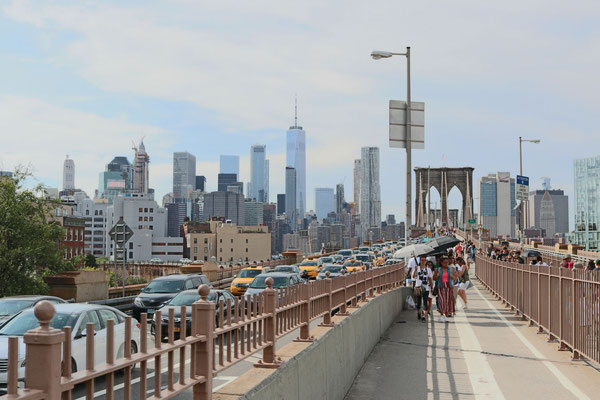 Vue sur Manhattan depuis le Brooklyn Bridge, NYC, NY, USA. Canon EOS 80D, EF-S24mm f2.8STM, f/4.5, 1/640 s, 100 ISO