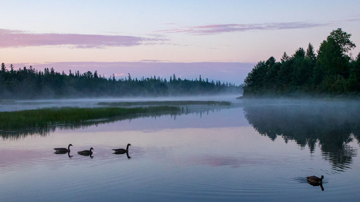 Lever du soleil sur la rivière Saint-Régis. Crédit photo @Laëtitia