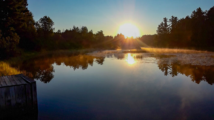 Lever du soleil sur la rivière Saint-Régis. Crédit photo @Laëtitia