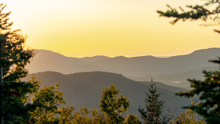 Vue au sommet de Baldface Mountain au lever du soleil. Crédit photo @Laëtitia