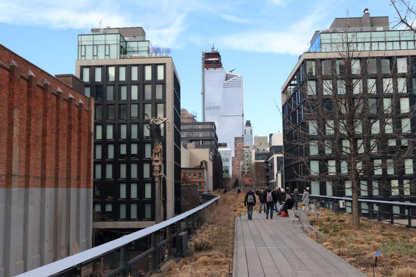 La High Line, NYC, NY, USA. Canon EOS 80D, EF-S24mm f2.8STM, f/10, 1/250 s, 500 ISO
