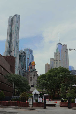 Vue vers le sud de Manhattan à mi-chemin entre Tribeca et Two Bridges, NYC, NY, USA. Canon EOS 80D, EF-S24mm f2.8STM, f/3.5, 1/400 s, 100 ISO