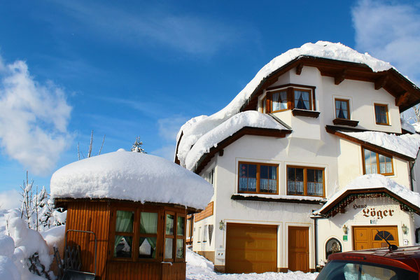 Haus Löger und viel Schnee - Haus Löger Apartments - Windischgarsten