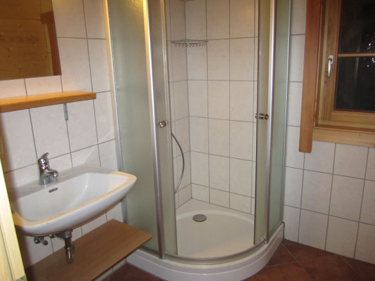 Badezimmer mit Dusche