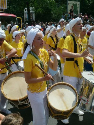 Maracatu - Karneval der Kulturen in Berlin 2011 - mit Afoxe Loni