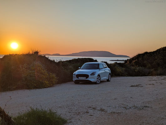Unser Mietwagen "Swifty" am Strand