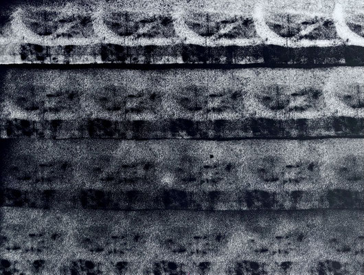 "Korridor", Papierarbeit, 80x60cm, Farbschichtung, 2022.