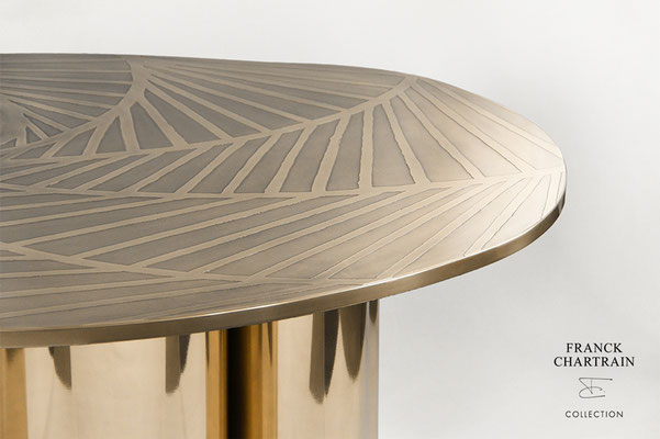 TOURBILLON COFFEE TABLE Bronze top, agate and draped base