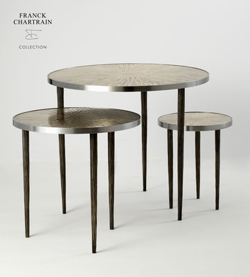 TABLES GIGOGNES ASTRES Bronze texturé, acier poli, pieds acier texturé 