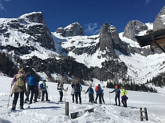 Yoga und Schneeschuhwandern