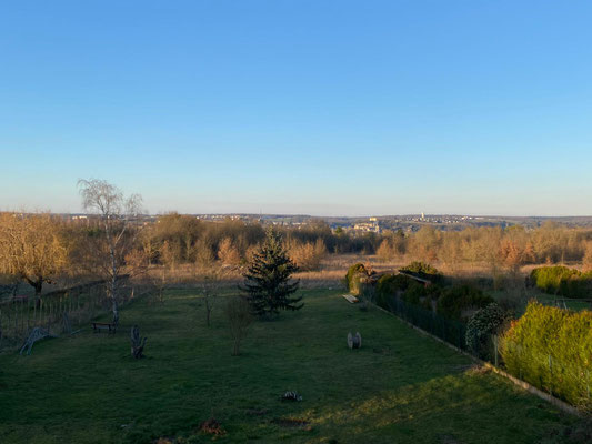 Vue sur le jardin (arrière de la maison)