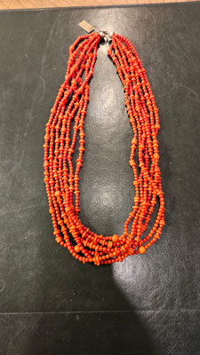 Dekoratives Korallencollier, frisch geknüpft, aus Schiacca-Korallen, 2. Hälfte 20. Jahrhundert