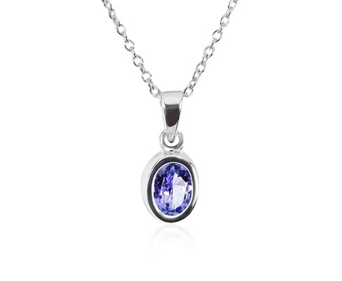 Weißgoldener Anhänger mit zartblauem Tansanit in Kastenfassung, ca 0,8 cm groß