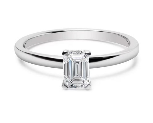 Weißgoldener Diamantring mit Diamant in Baguetteschliff, 2. Hälfte 20. Jahrhundert