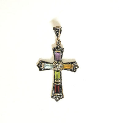 Silbernes Kreuz mit verschiedenfarbigen Edelsteinen, ca 3,5 cm groß
