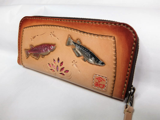 ハンドメイド レザー長財布 ヤマメ アマゴ 渓流 ほぼ未使用 NO265 メダカ ファスナー長財布 - 釣りとレザーのK.Hクラフト