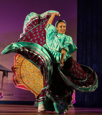 Compañia Mexicana de Danza Folklorica (Mexique) - FOLKOLOR 2016 - Photo Michel Renard