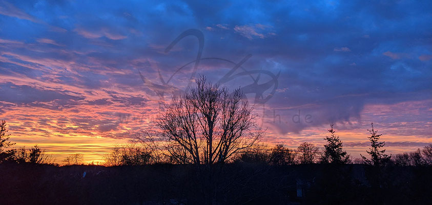 Sonnenuntergang mit Regenschleier