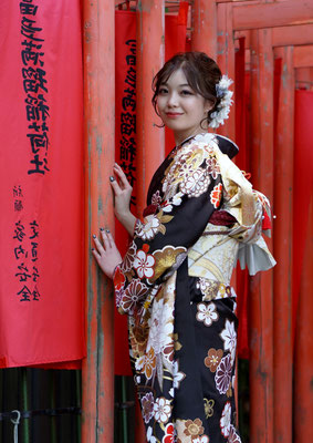 鈴木　眞理枝さん 「稲荷参りの乙女」