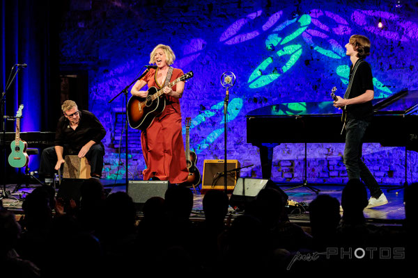 Claudia Koreck Duo (hier Ehemann Gunnar Graevert und Sohn Timmi) [ Groundlift Studio Alte Brauerei Stegen ] 