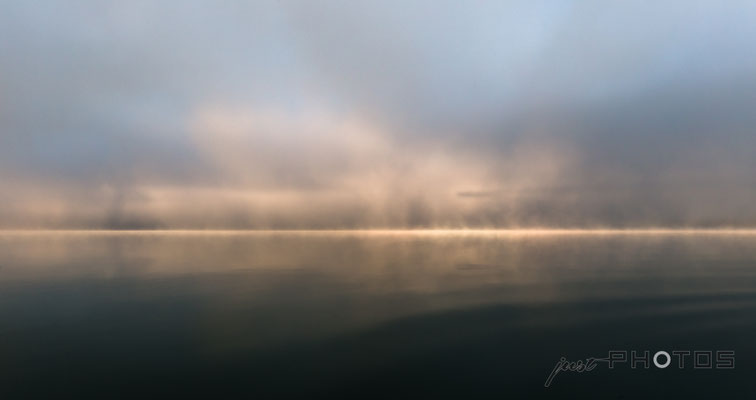 Nebelstimmung am Wörthsee (Nebelwand lichtet sich)