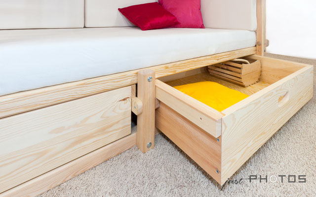 Auftragsarbeit für HEIPAS: Spielbett | Unterbau mit Holzschubladen