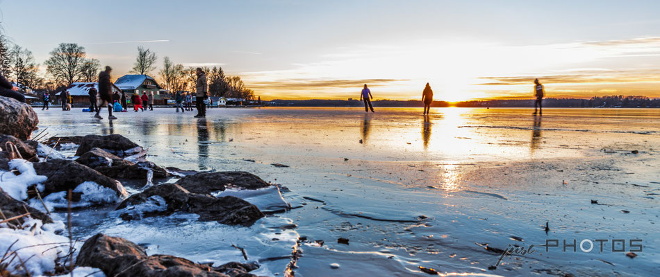 Winter am Wörthsee - Schlittschuhläufer in Steinebach