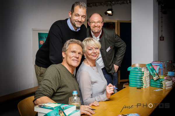  Lesung Guglhupfgschwader | v.l.: vorne Christian Tramitz, Rita Falk, hinten Florian Wagner, Bernhard Schloemer [ Florian-Stadl Andechs ]